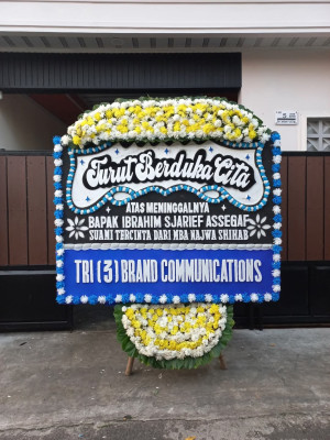 Papan Bunga Duka di Pesisir